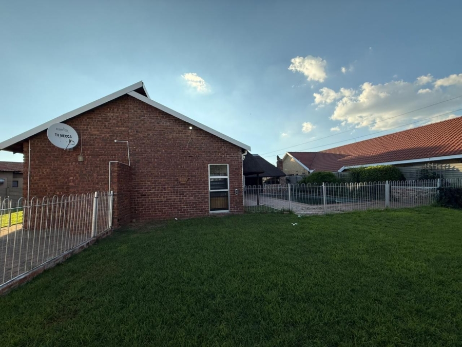 4 Bedroom Property for Sale in Naudeville Free State